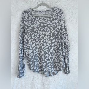 Old Navy. XL. Gray leopard print. Lightweight sweater. Long sleeve.
